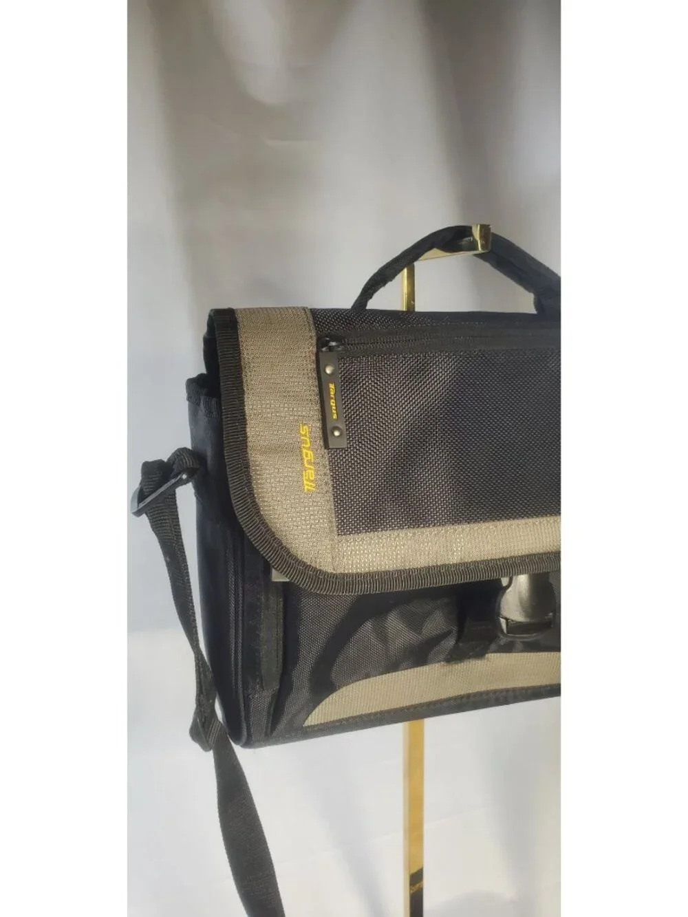 Targus Black Olive Nylon Messenger Bag Laptop Case Shoulder Bag Work Travel